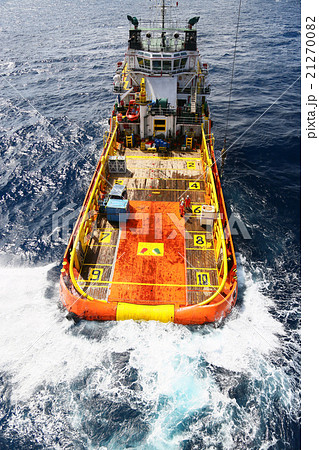 Supply boat transfer cargo to oil and gas industry 21270082