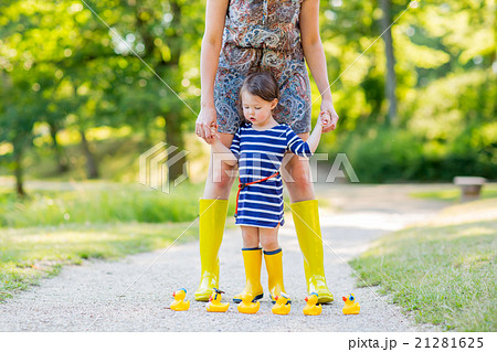 Mother and little child playing together Mother and little child playing together 21281625