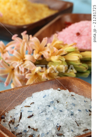 Bath salt in wooden bowls 21281725