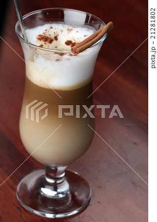 Cafe latte with cinnamon 21281802