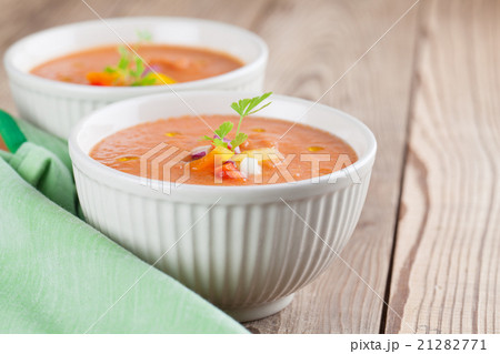 Gazpacho in bowls 21282771