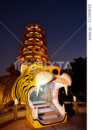 Tiger and Dragon Pagodas Tiger and Dragon Pagodas 21290819
