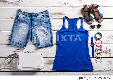 Woman's tank top and shorts.  21291625