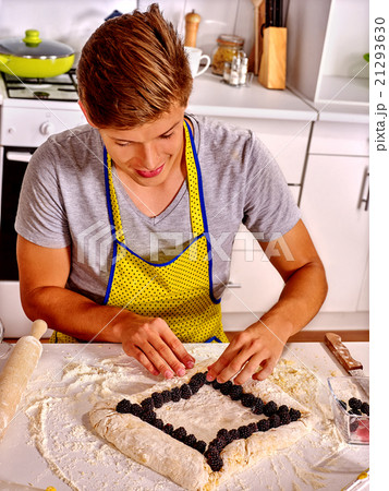 Man baking cookies in the oven 21293630