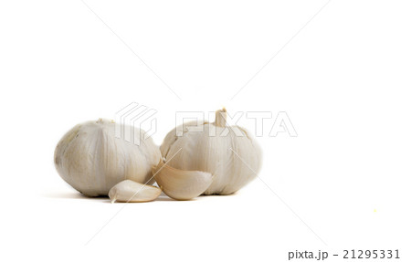 Garlic isolated on white background 21295331