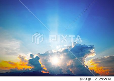 Beautiful colorful cloudscape sunset with sun rays 21295948