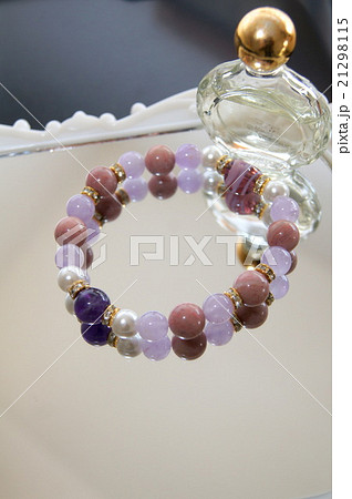 紫グラデーションのストーン ブレスレット 21298115