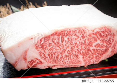 ブロック 牛肉 ステーキ 霜降り の写真素材