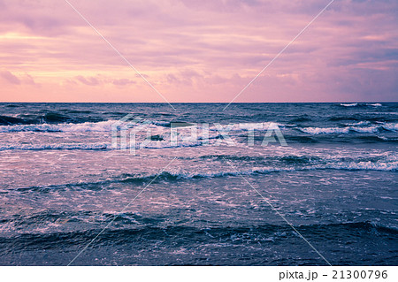 Sea before sunrise 21300796