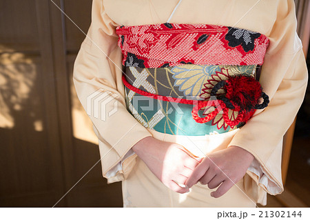 How to dress in kimono 21302144