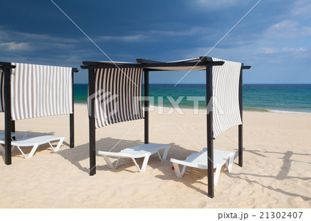 On the empty beach on Tavira On the empty beach on Tavira 21302407