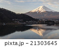 Mt.Fuji reflected in lake kawaguchi at dawn 21303645