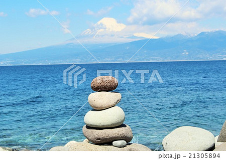 海辺で石積み 21305894