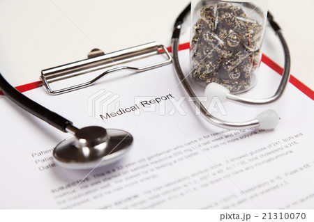 Medical report and cardiogram Medical report and cardiogram 21310070