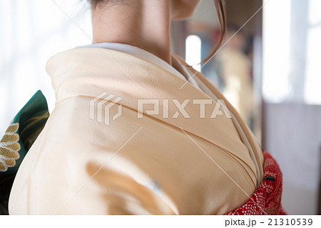 How to dress in kimono 21310539