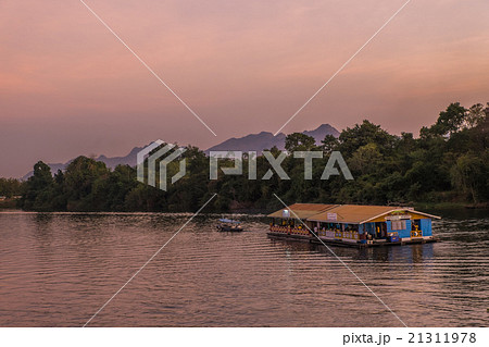 raft hut raft hut 21311978