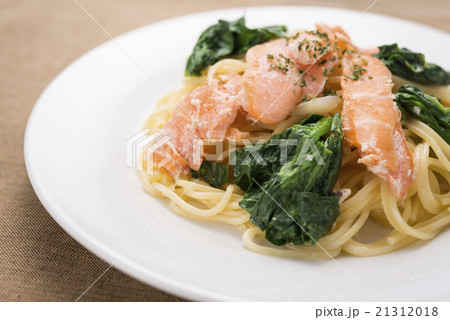 スモークサーモンとほうれん草のパスタ 21312018