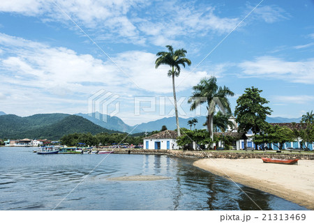 Tourist boats waiting for tourists in Paraty, Rio  21313469