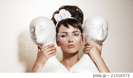 Portrait of elegant woman with mannequins Portrait of elegant woman with mannequins 21316373