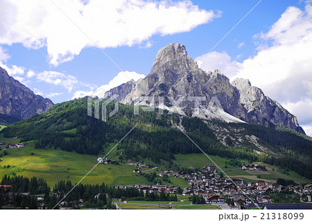 コルヴァーラ　corvara　in　badia　サッソンゲル山　monte　sassongher 21318099