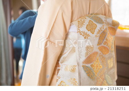 How to dress in kimono 21318251