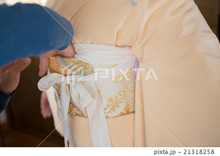 How to dress in kimono 21318258