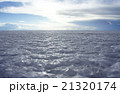 ウユニ塩湖の乾いた地表 ウユニ塩湖の乾いた地表 21320174