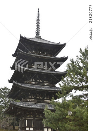 興福寺の「五重塔」(奈良県奈良市登大路町) 興福寺の「五重塔」(奈良県奈良市登大路町) 21320777
