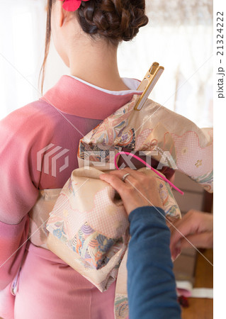 How to dress in kimono 21324222