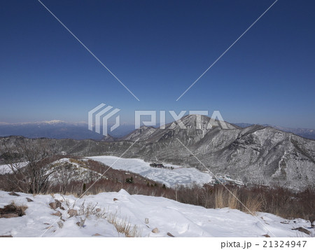 赤城山地蔵岳山頂から黒檜山と大沼を見る 21324947