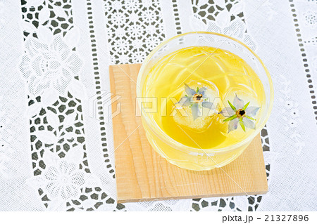 ボリジを浮かべた冷茶 21327896