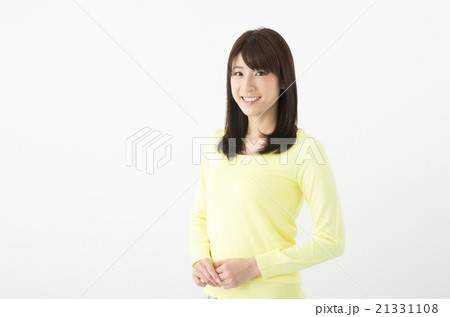 ほほえむ女性 21331108
