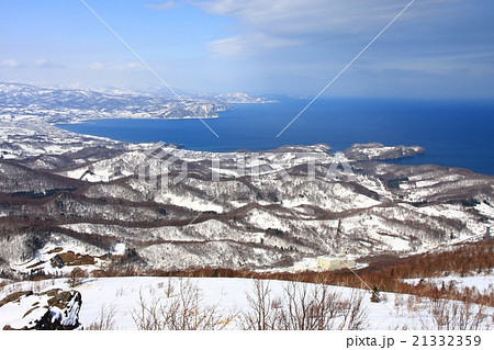 塩谷丸山から見る雪の山並みと日本海 塩谷丸山から見る雪の山並みと日本海 21332359