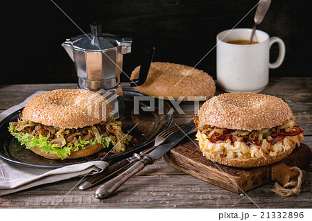 Bagels with bacon and beef 21332896