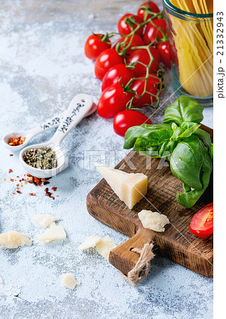 Ingredients for spaghetti sauce Ingredients for spaghetti sauce 21332943