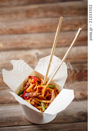 Noodles with pork and vegetables in take-out box Noodles with pork and vegetables in take-out box 21333502
