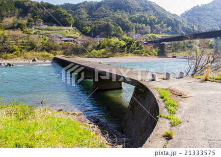 高知県四万十市 中半家沈下橋の写真素材