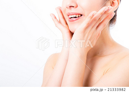肌の張り　ビューティーイメージ　若い女性　美肌　素肌　スキンケア　白バック　美容イメージ写真素材 21333982