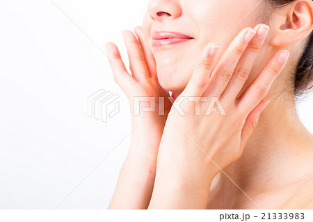 肌の張り　ビューティーイメージ　若い女性　美肌　素肌　スキンケア　白バック　美容イメージ写真素材 21333983