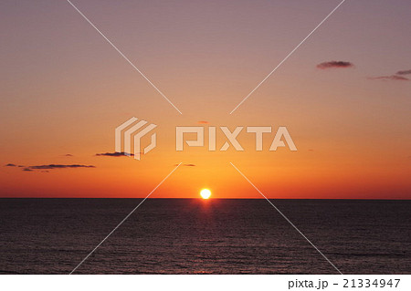 日本海の夕日 荒磯遊歩道(福井県 坂井市 三国町) 日本海の夕日 荒磯遊歩道(福井県 坂井市 三国町) 21334947