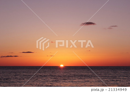 日本海の夕日 荒磯遊歩道(福井県 坂井市 三国町) 日本海の夕日 荒磯遊歩道(福井県 坂井市 三国町) 21334949