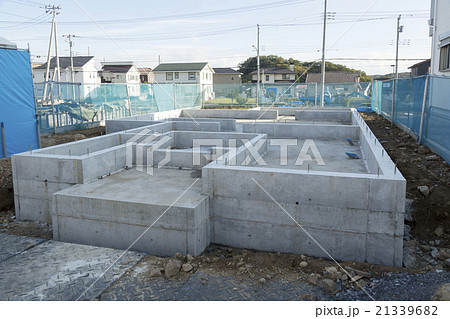 住宅 工事現場 基礎工事 土台 コンクリート 完成 住宅 工事現場 基礎工事 土台 コンクリート 完成 21339682