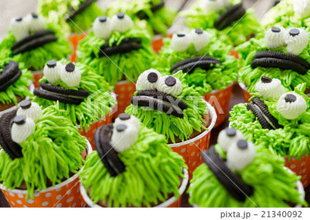 Chocolate cupcakes 21340092