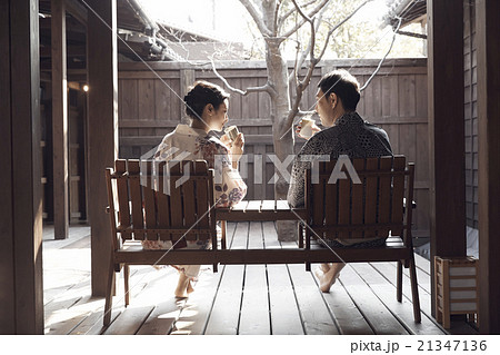 休憩する夫婦 休憩する夫婦 21347136