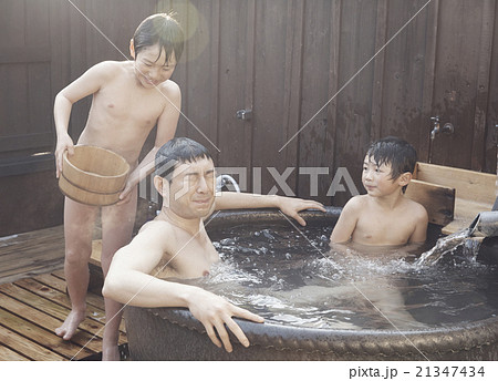 いたずらをする子ども 21347434