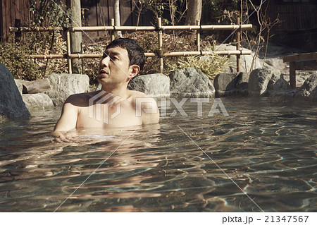温泉に浸かる男性の写真素材