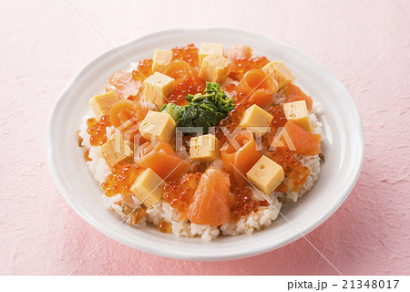 ちらし寿司　スモークサーモンといくら 21348017