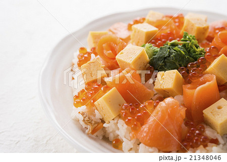 ちらし寿司 スモークサーモンといくら ちらし寿司 スモークサーモンといくら 21348046