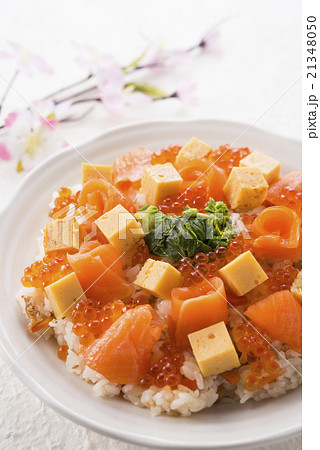 ちらし寿司 スモークサーモンといくら ちらし寿司 スモークサーモンといくら 21348050