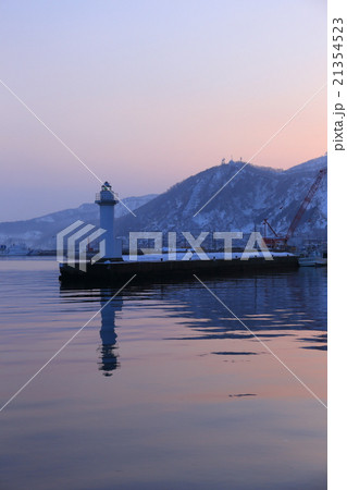 夕暮れの羅臼漁港 夕暮れの羅臼漁港 21354523